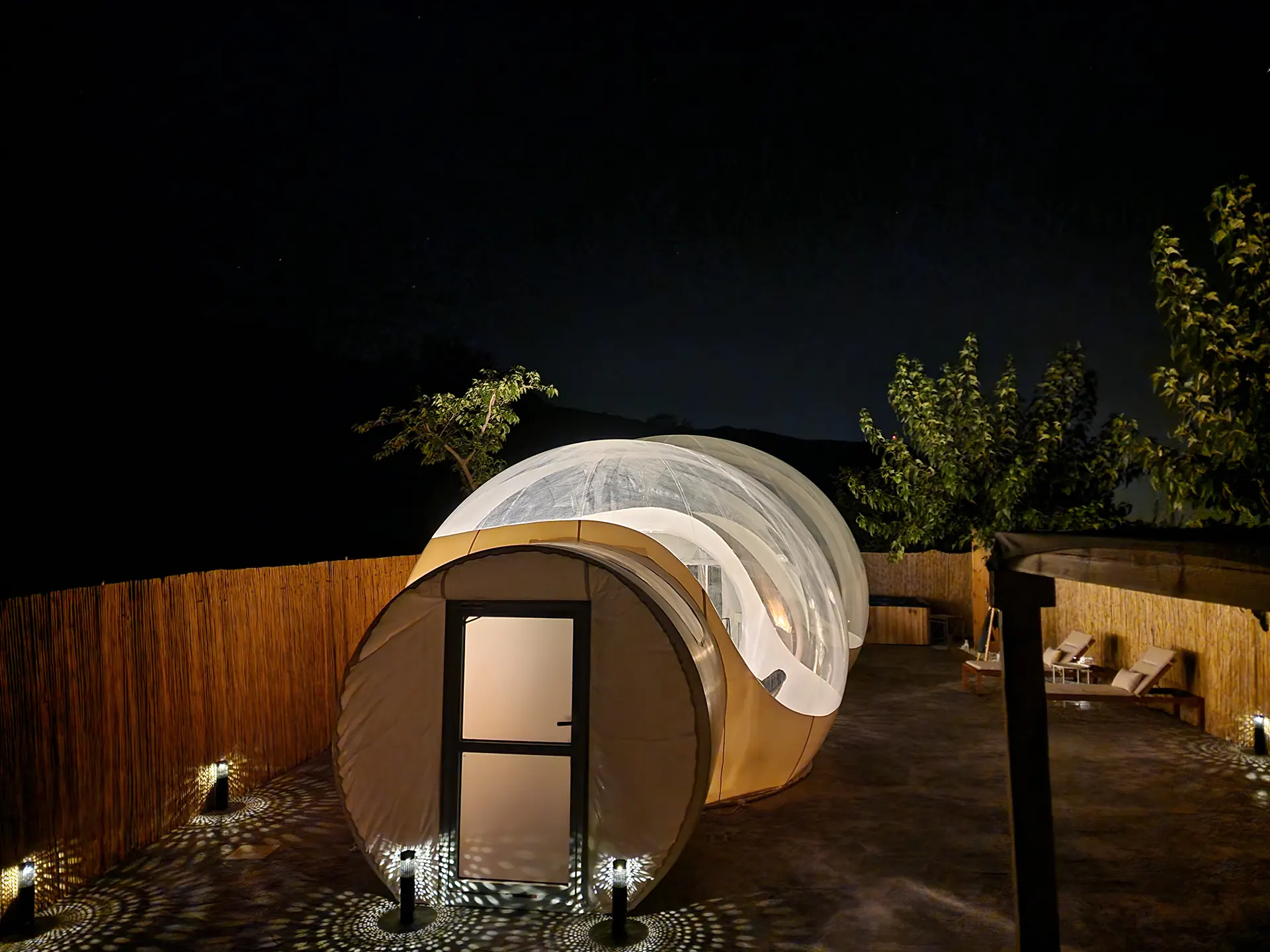 Exterior de la burbuja de noche